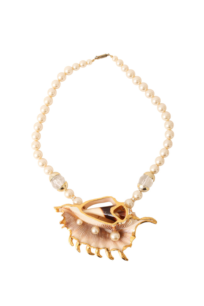 shell pendant necklace @ Recess LA 