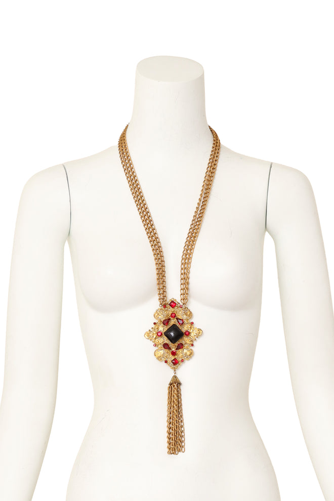 Statement pendant necklace on mannequin @ Recess LA
