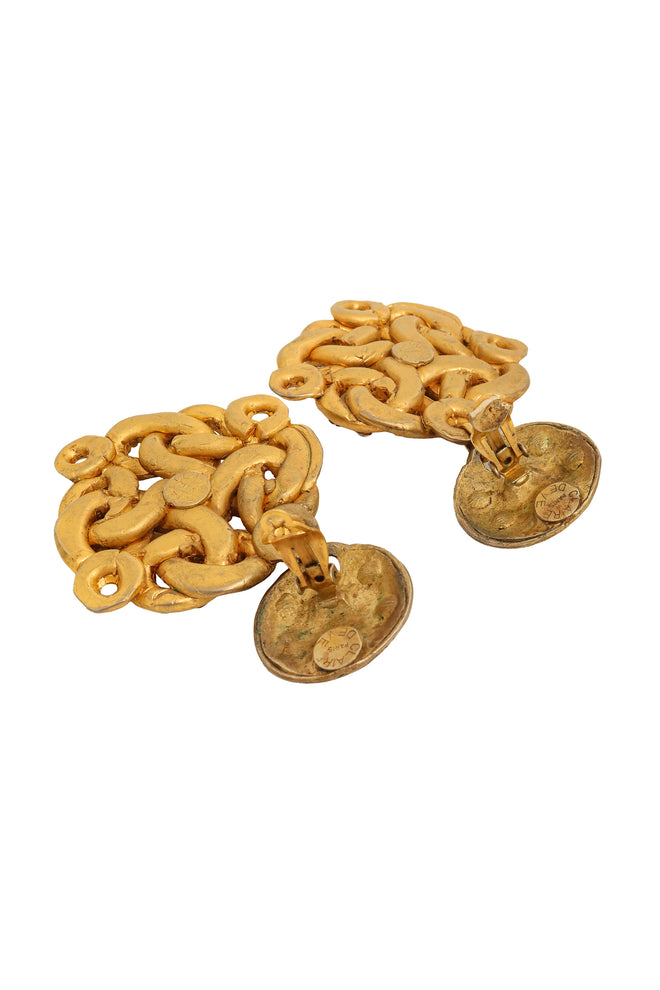 sculptural knot earrings by Claire Dévé backs @ Recess LA