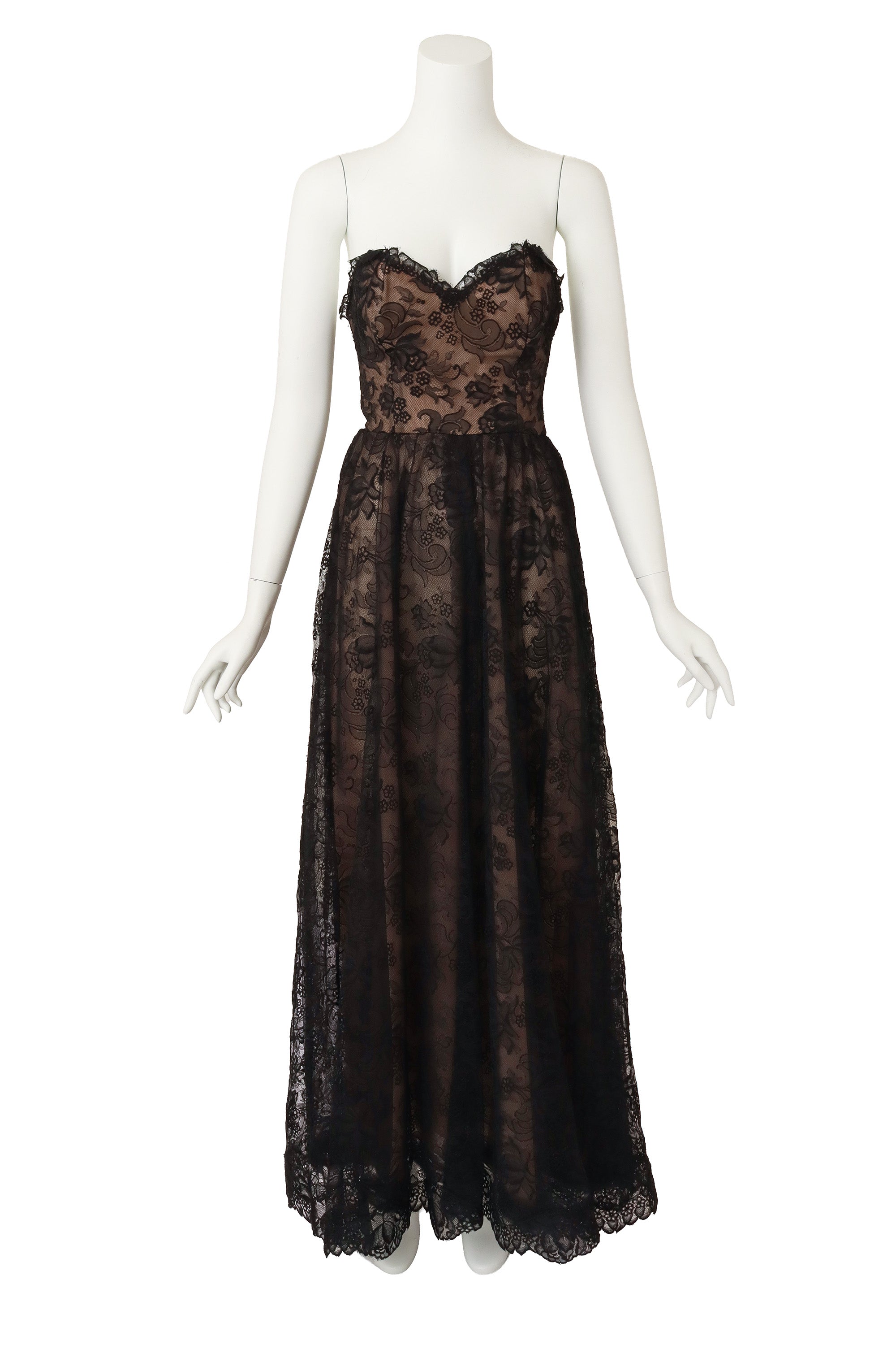 Lace Sweetheart Gown by Oscar de la Renta on mannequin @ Recess LA