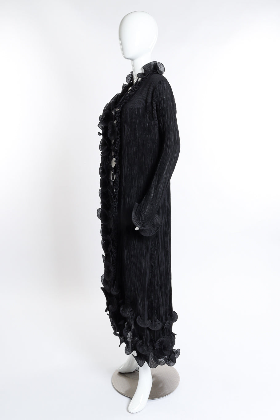 Vintage Joan McGee Pleated Spiral Ruffle Duster side on mannequin @recess la
