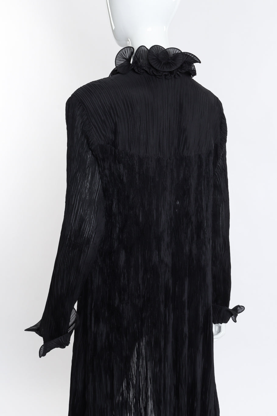 Vintage Joan McGee Pleated Spiral Ruffle Duster back on mannequin closeup @recess la