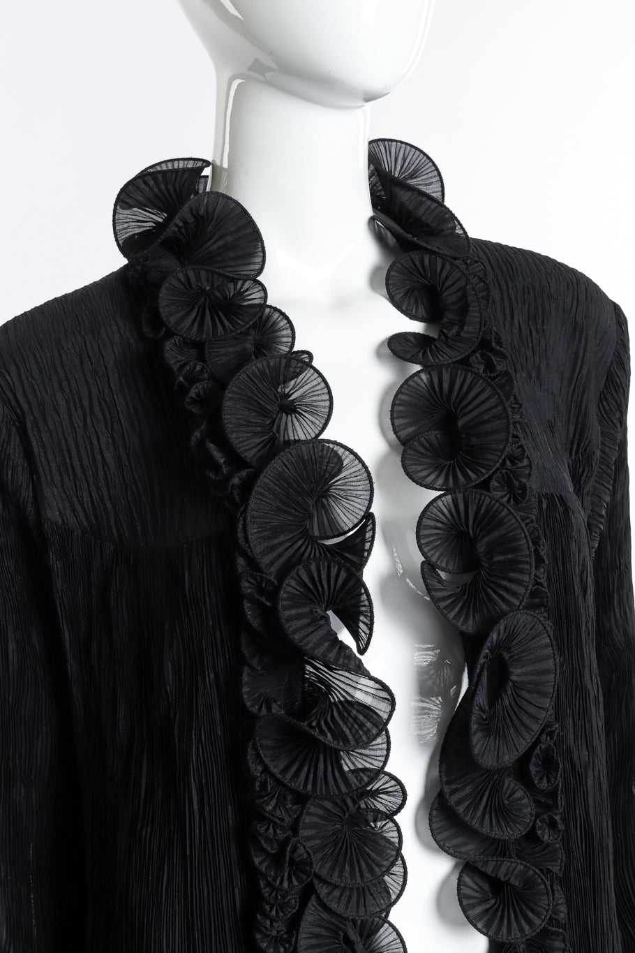 Vintage Joan McGee Pleated Spiral Ruffle Duster front neckline on mannequin closeup @recess la