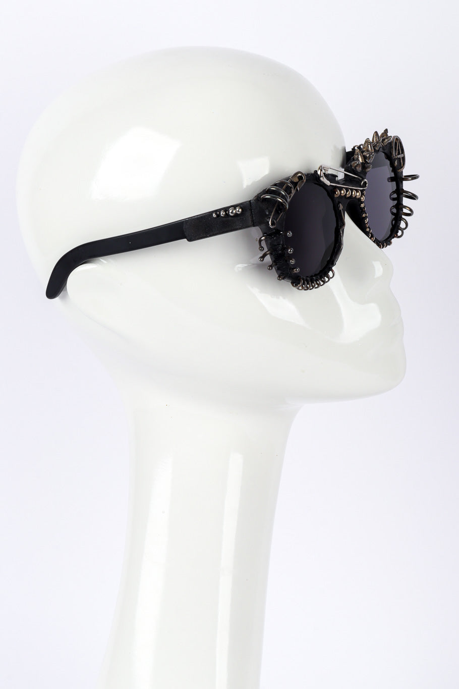Anarchy sunglasses by Kuboraum on white background on mannequin head side @recessla