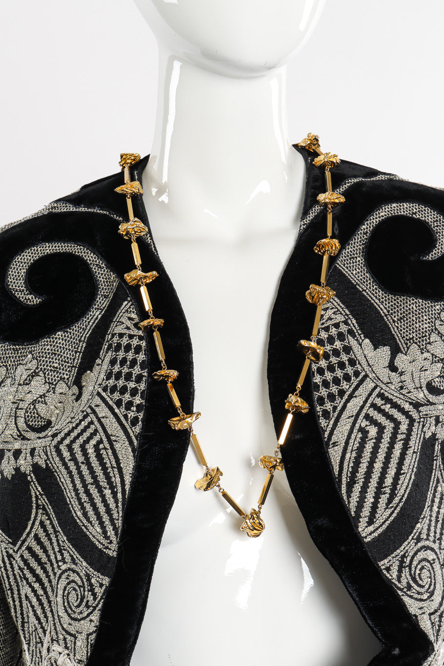 Vintage Les Bernard Nugget Chain Necklace on mannequin @recessla
