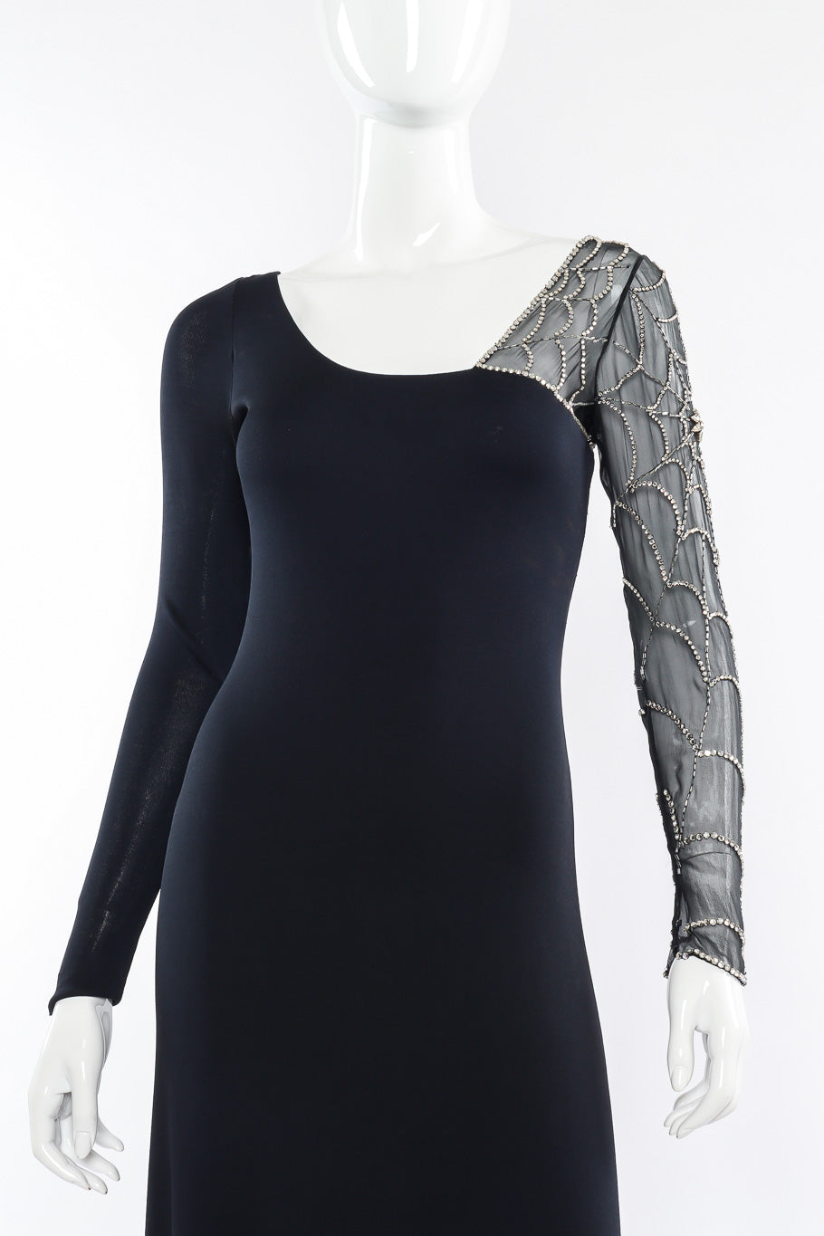 Web sleeve gown by Mollie Parnis on mannequin close @recessla