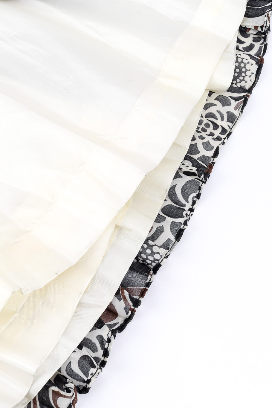 Vintage Nelly de Grab Abstract Dot Print Blouse & Skirt Set skirt lining and hem closeup @Recessla