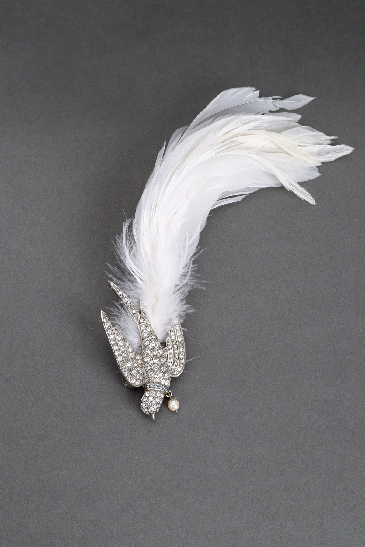 HANDMADE WHITE FEATHER PEARL RHINESTONE CLIP BROOC Light Gold Crystal Feather Hair Clip with Pearls - Cassandra  main image 2