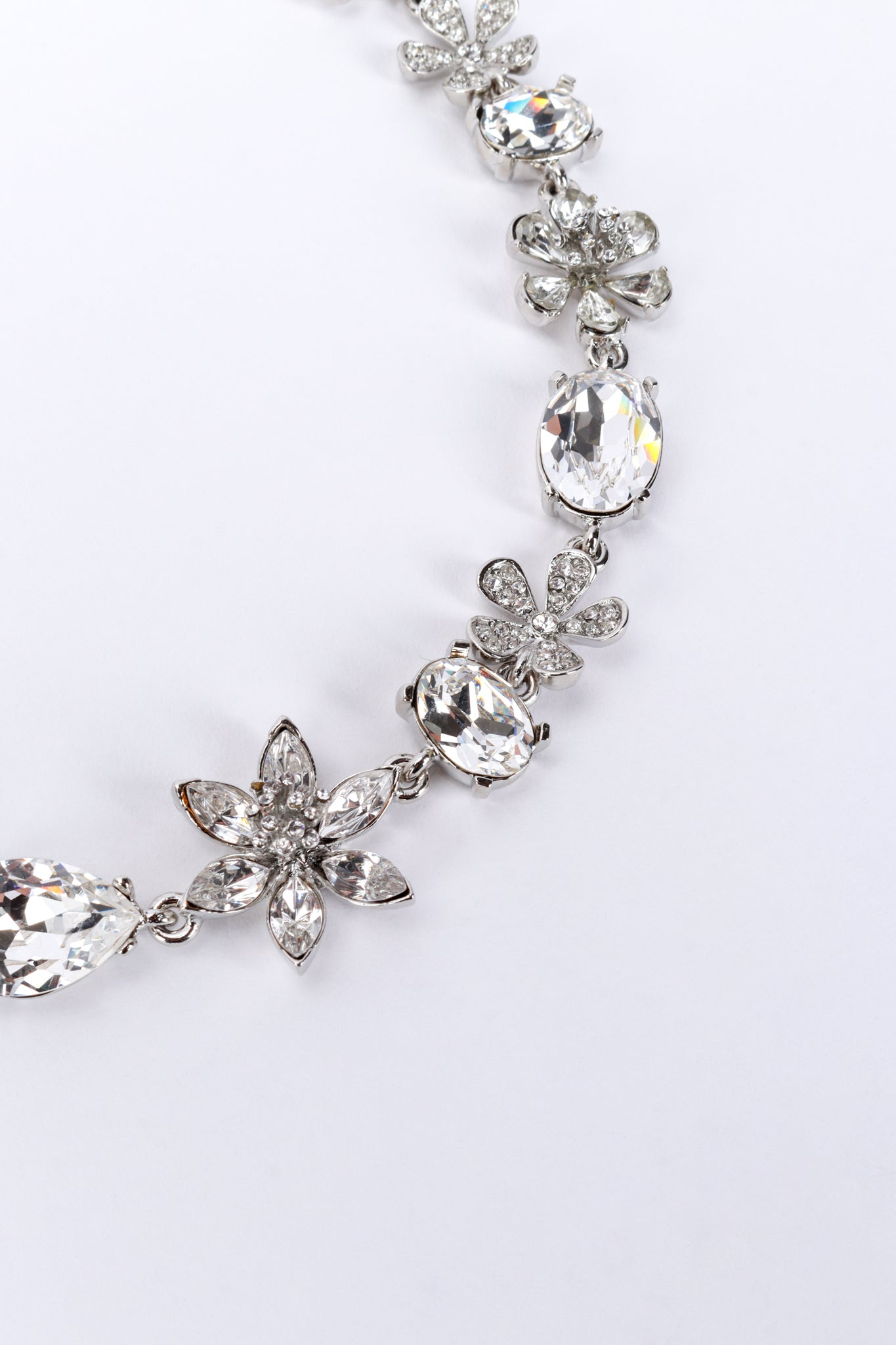 Oscar de la Renta Crystal Flower Collar Necklace detail @recess la