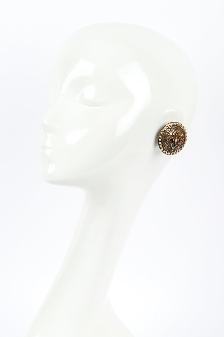 Vintage Il Gioiello Medallion Necklace, Bracelet and Earring Set earring on mannequin @recess la