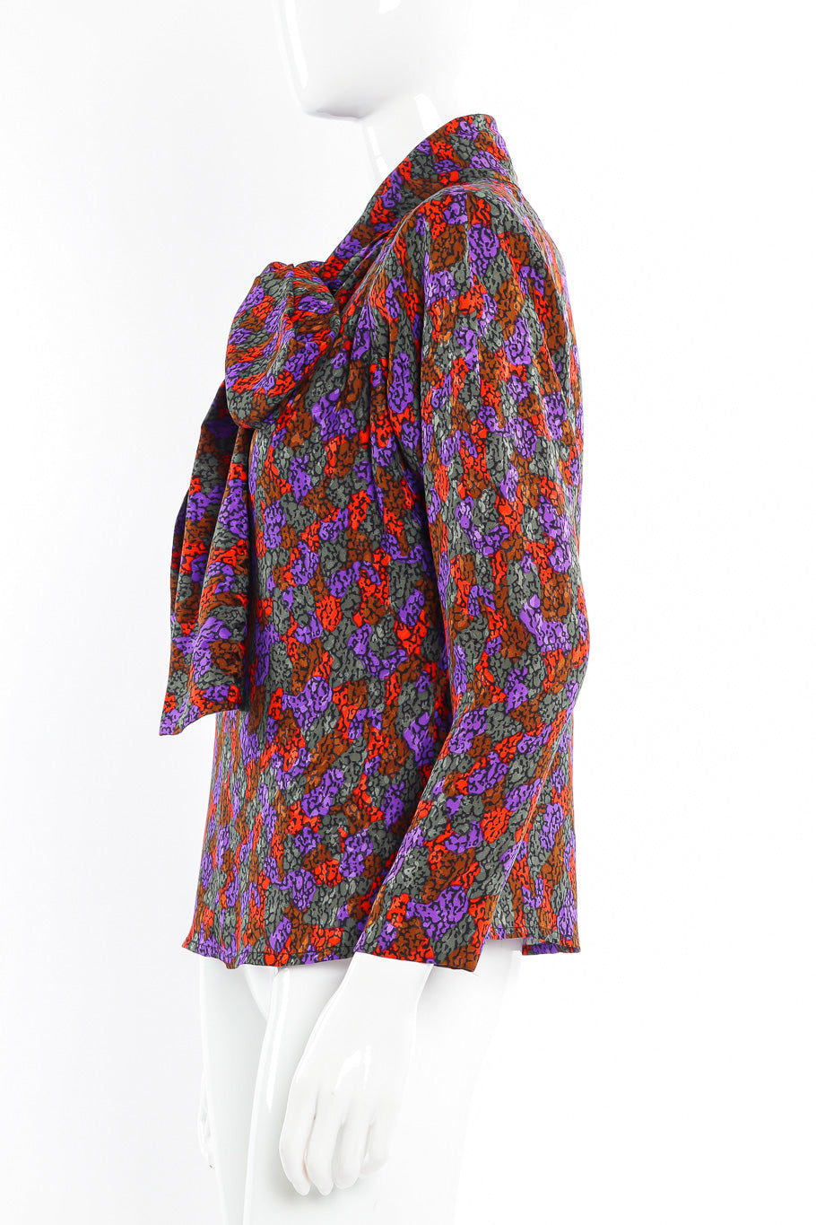 Silk blouse by Yves Saint Laurent on mannequin side @recessla