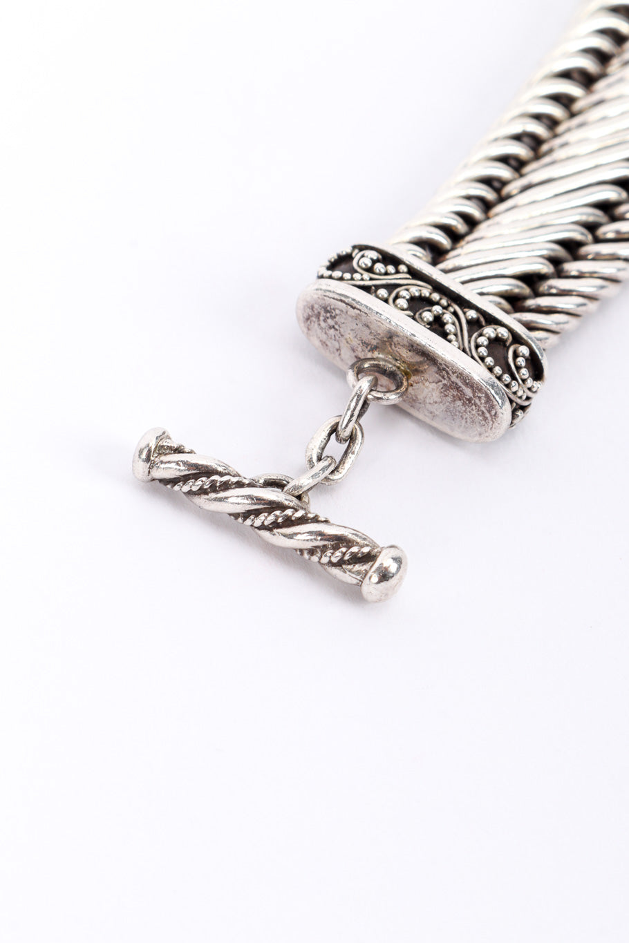 Vintage Woven Link Bracelet toggle closure closeup @recessla