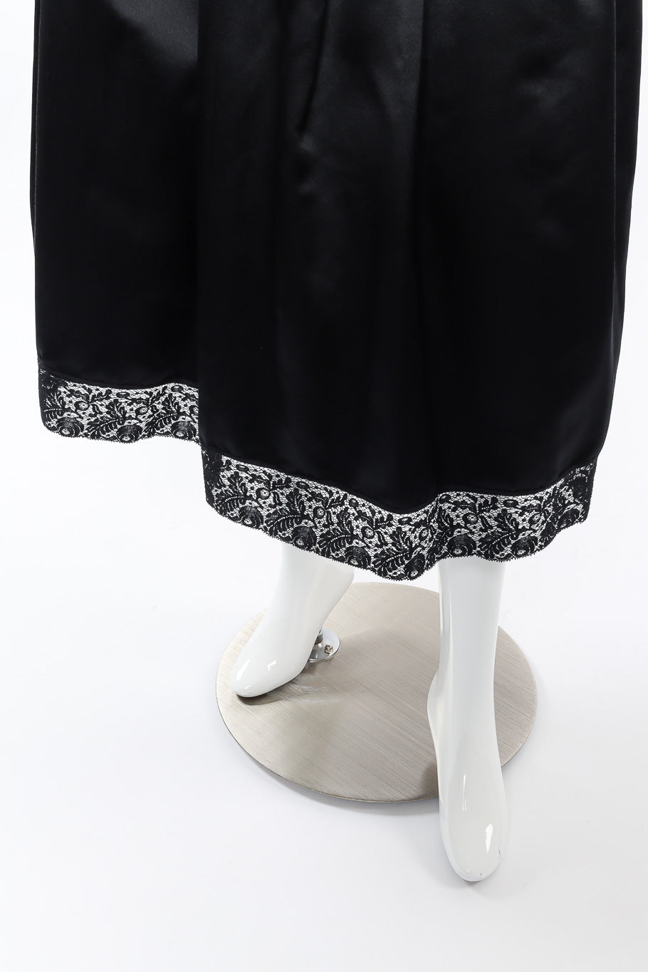 Valentino ruffle lace tiered skirt on mannequin bottom hem @recessla