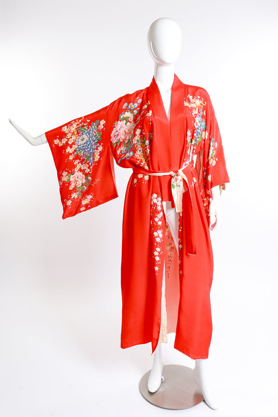 Vintage Floral Silk Kimono front on mannequin arm out for sleeve drop @recess la