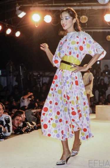 Vintage Chloe Abstract Geometric Culottes & Blouse Set in different print on model on 1982 runway