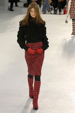 Chanel A/W 2007 High-Waisted Checkered Plaid Skirt runway image at Recess LA