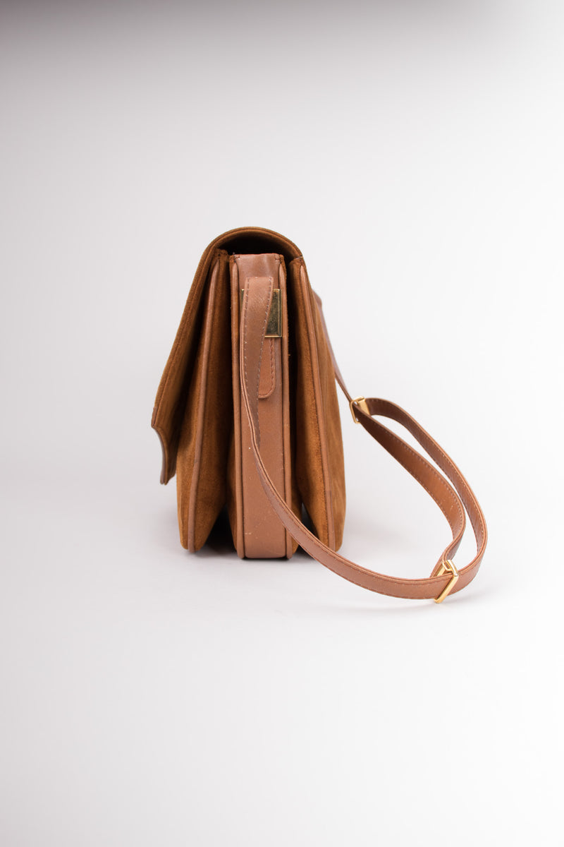 A '70s-Style Flap Bag