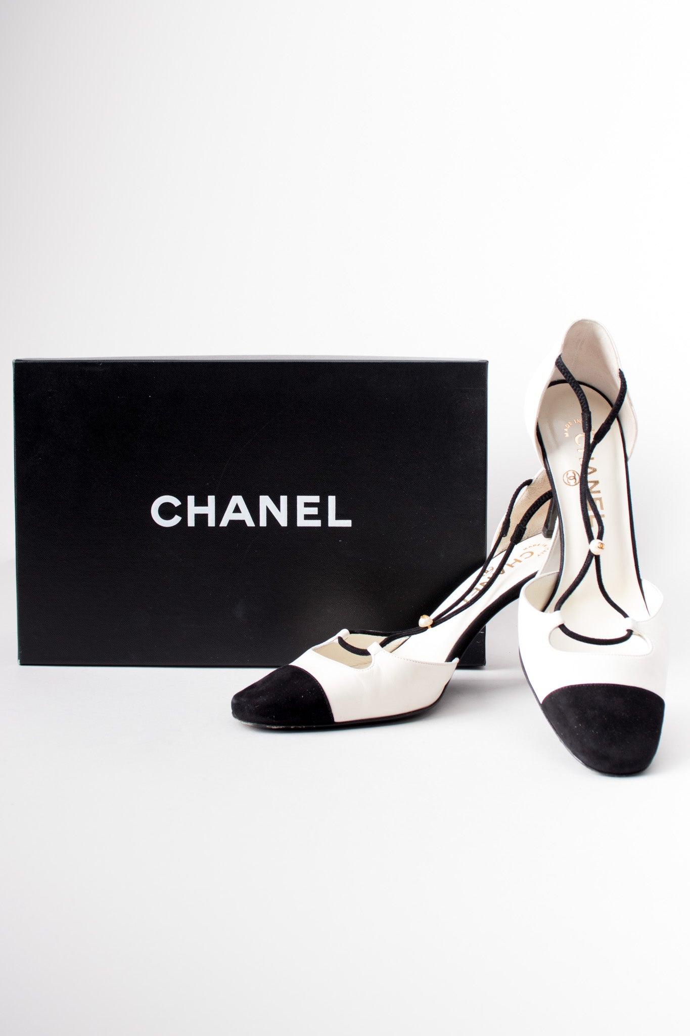 Chanel Pearl Trim Logo D'Orsay Cap Toe Heels – Recess
