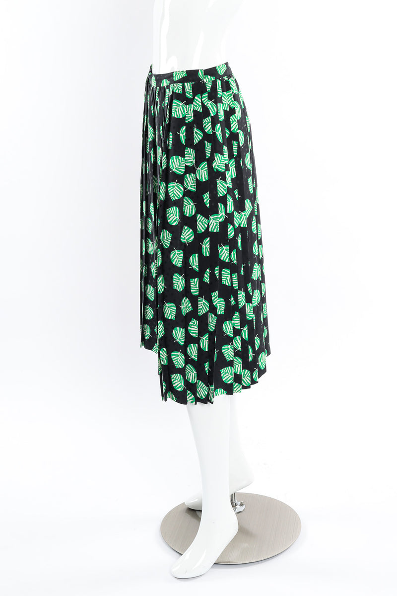 Adolfo leaf print skirt on mannequin @recessla