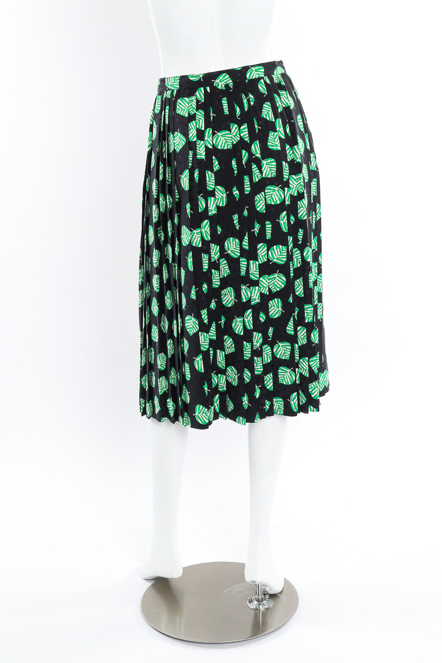 Adolfo leaf print skirt on mannequin @recessla