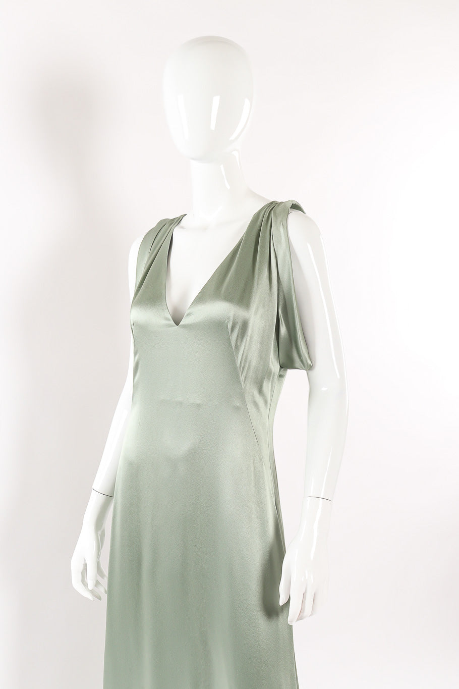 Gown with sweep train by Alexander McQueen mannequin 3/4  @recessla
