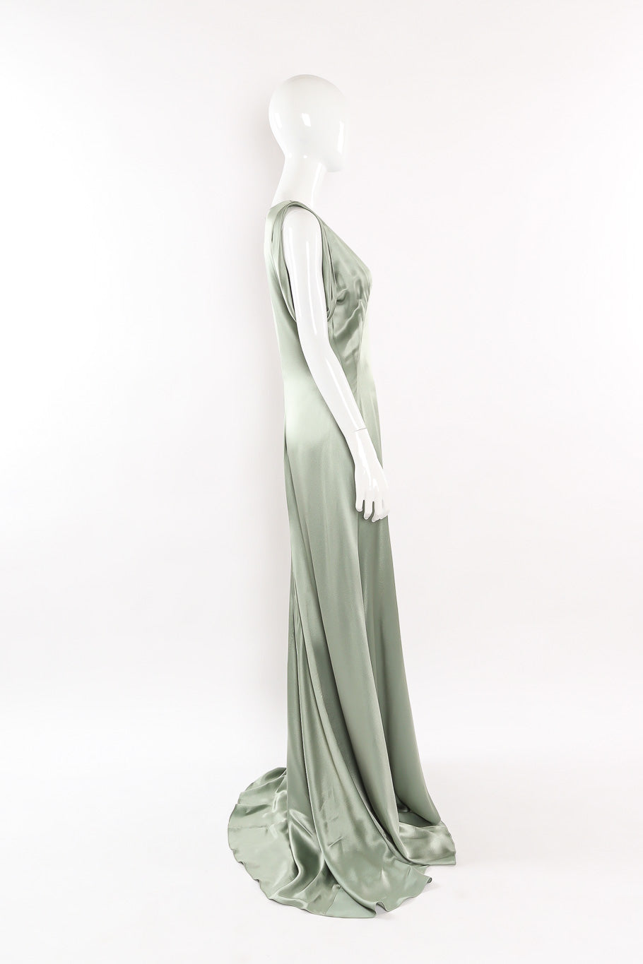 Gown with sweep train by Alexander McQueen mannequin side @recessla