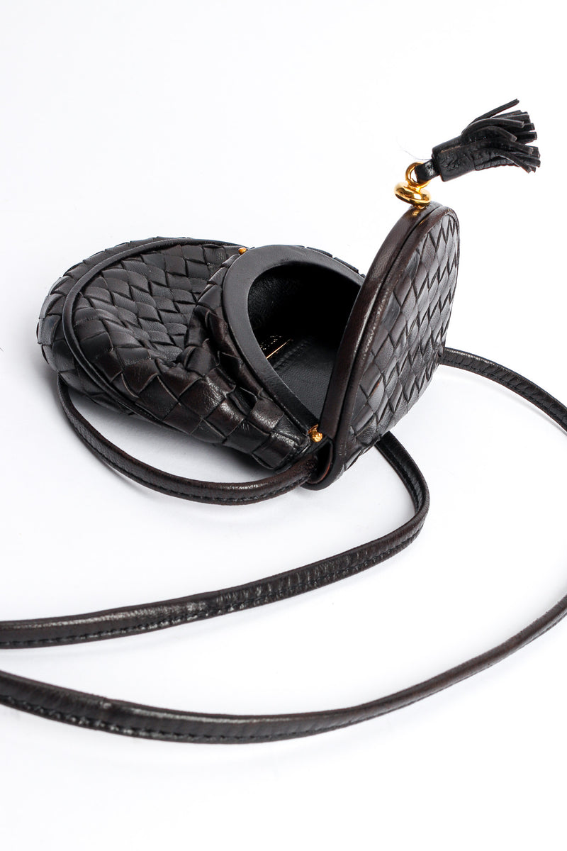 Bottega Veneta Vintage Massive Intrecciato Woven Black Leather Shoulde –  Amarcord Vintage Fashion