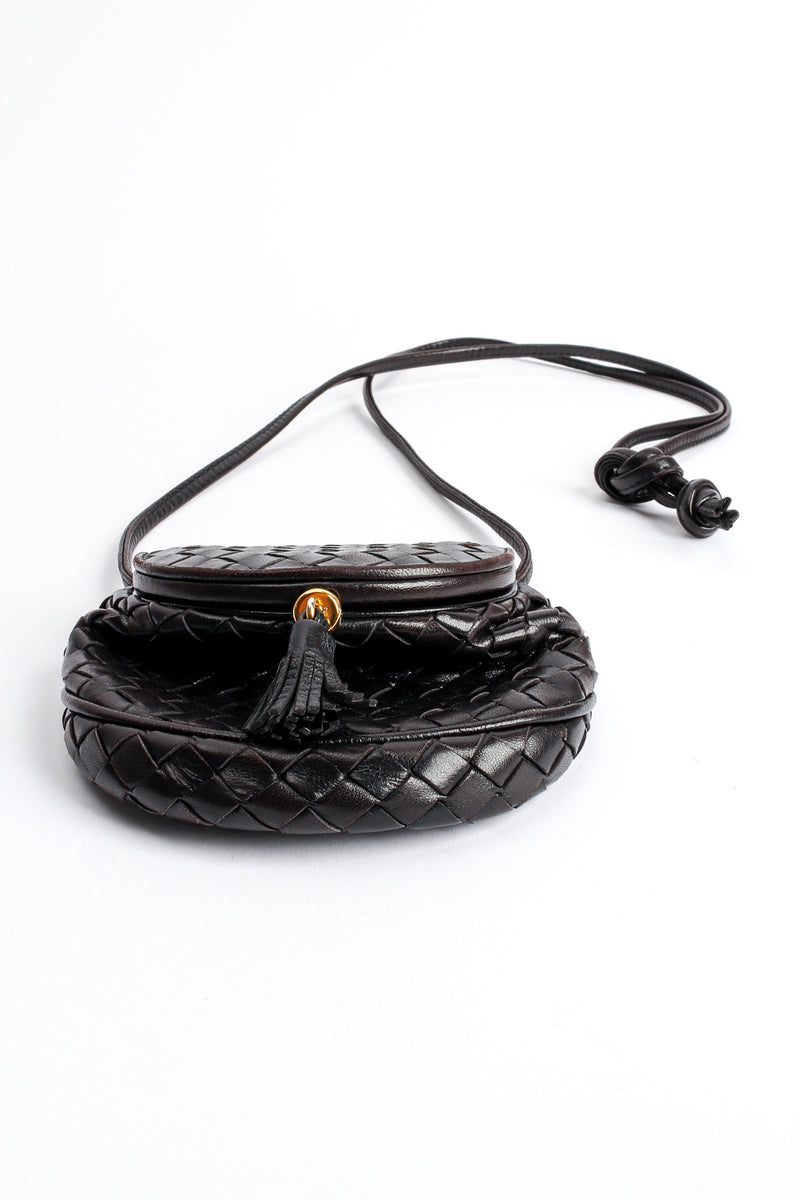 Bottega Veneta Vintage Black Intrecciato Woven Leather Kisslock Clutch –  Amarcord Vintage Fashion