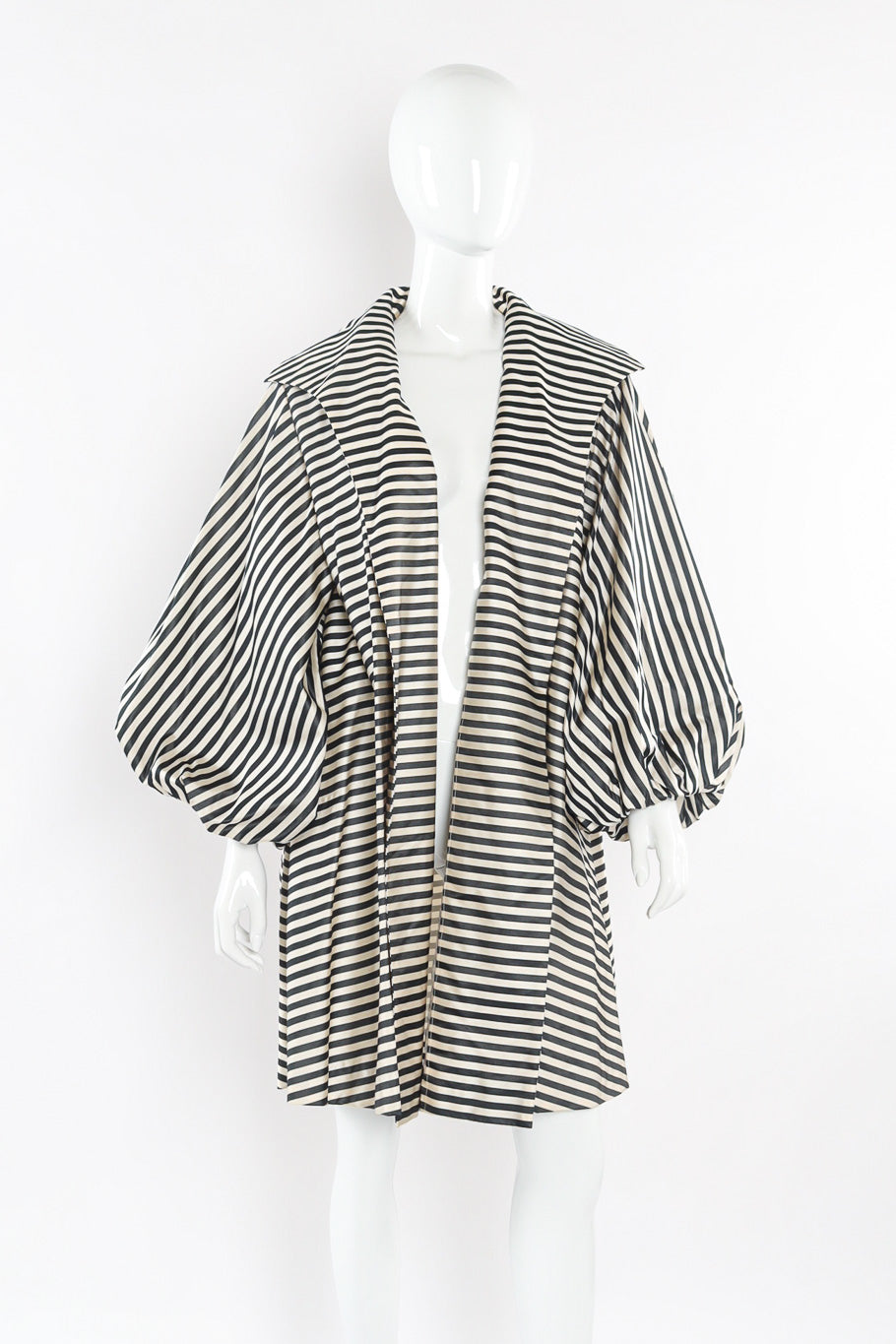 Oversized striped swing coat by Carolyne Roehm Close-up View @recessla