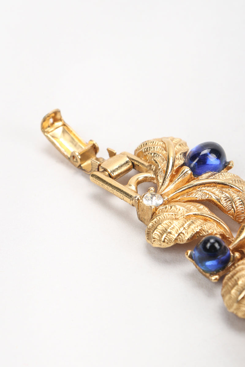 Recess Vintage Carven Gold Leaf Cabochon Collar Necklace Clasp Detail
