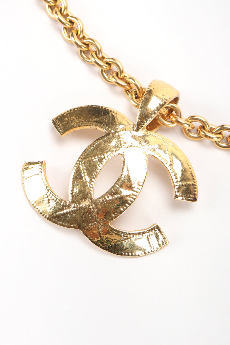 Recess Designer Consignment Vintage Jewelry Chanel Quilted Interlocking CC Logo Pendant Necklace Los Angeles Resale