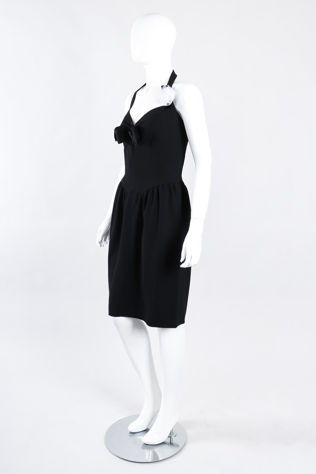 Blackpink Jennie-Inspired White Bow Off-Shoulder Dress – unnielooks