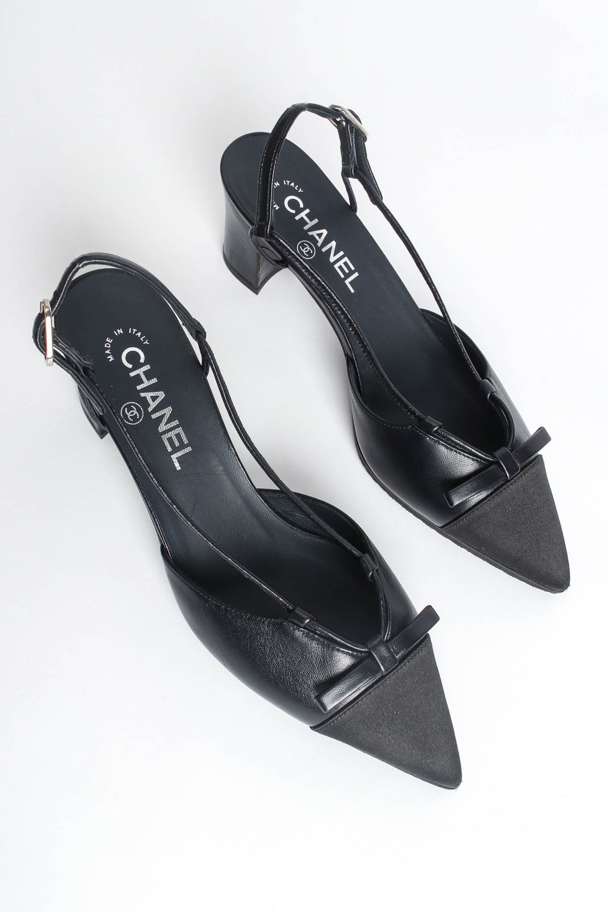 靴 Vintage Chanel CC bow heels 39 1/2 CHANEL LEATHER BOW HEELS 2022 spring summer Collection. Size