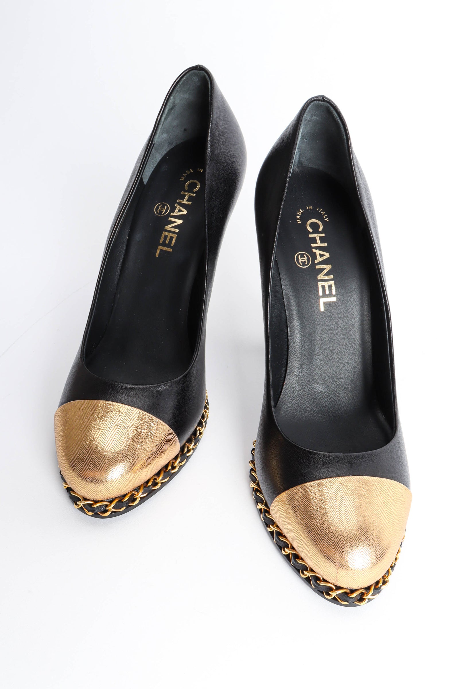 Chanelblackleatherwgoldchainhe