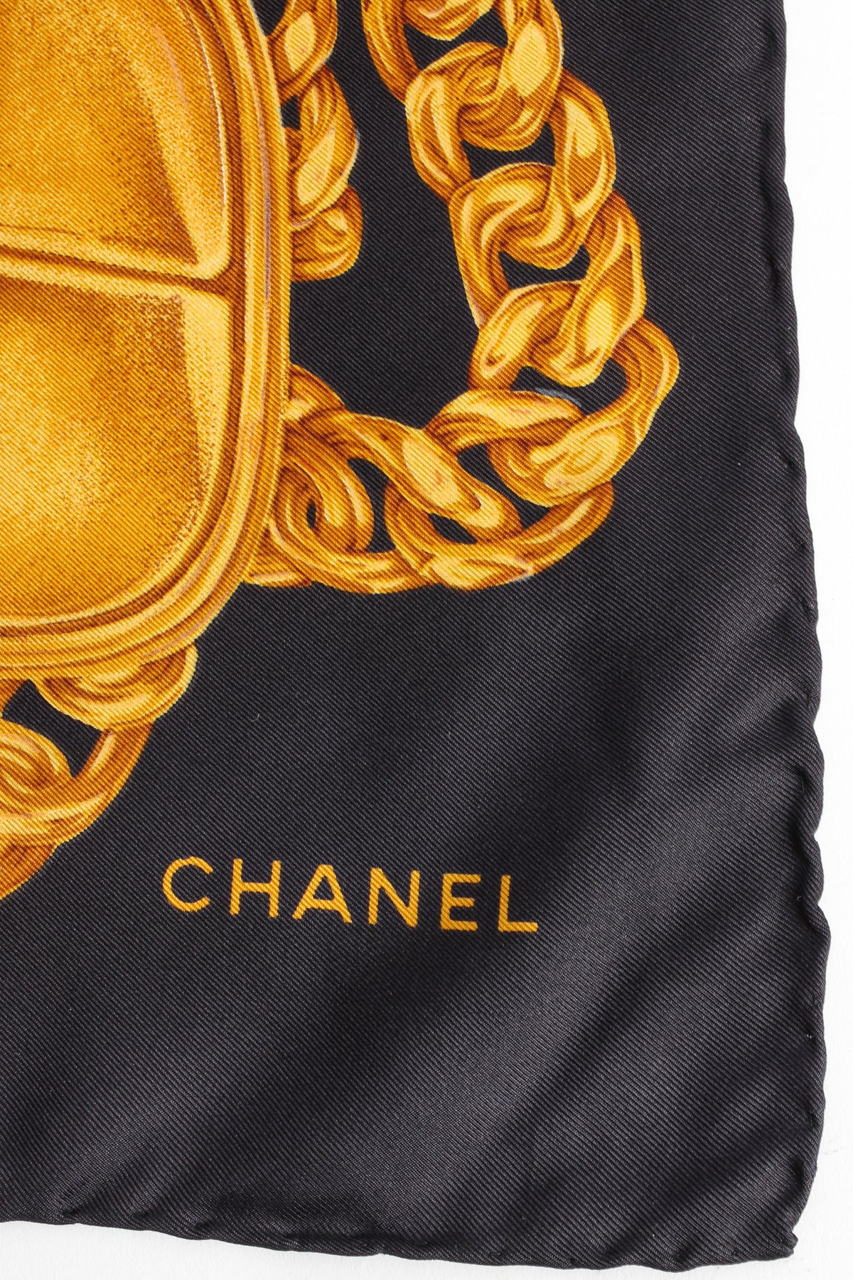 CHANEL★ チェーンリンクプリントsilk100％スカーフ Vintage Chanel Gold Chain Link Print Silk Scarf – Recess