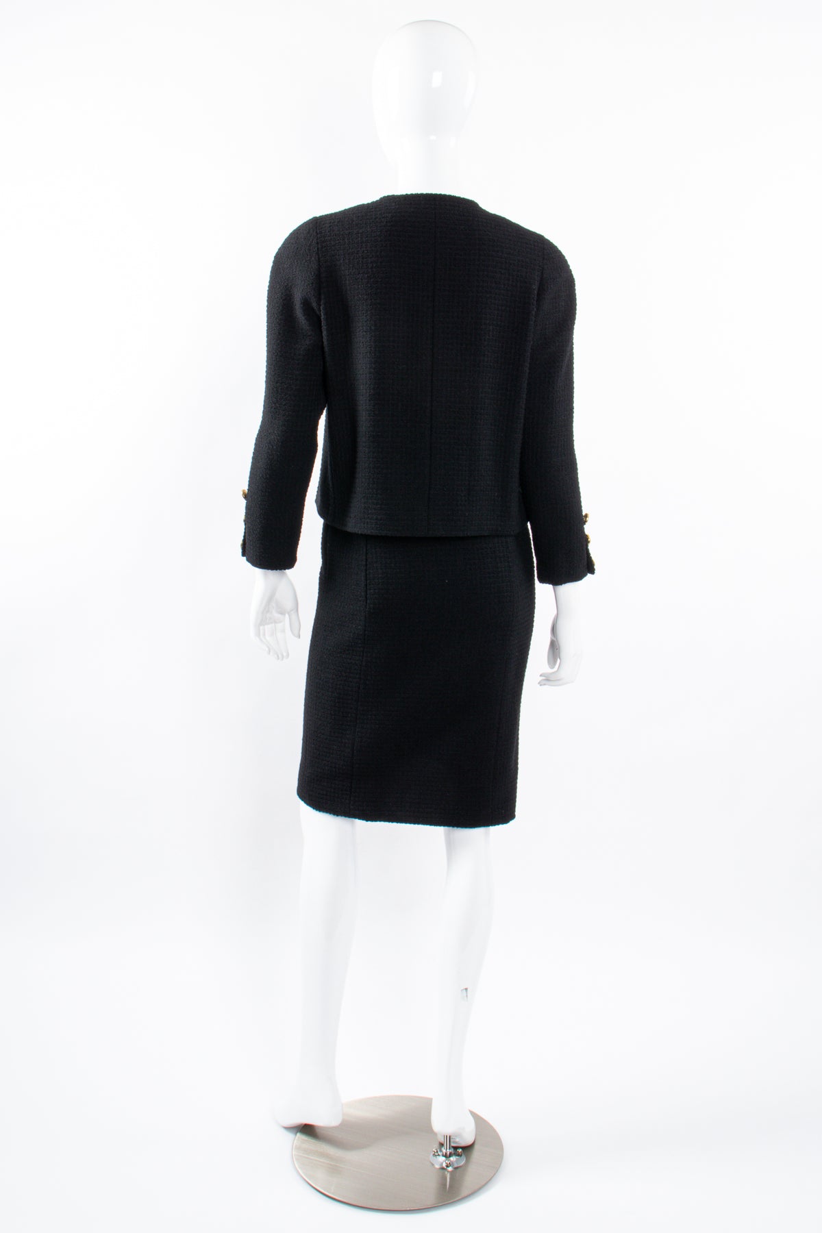 Chanelblacktweedboxyjacket_ski Chanelblacktweedboxyjacket_ski