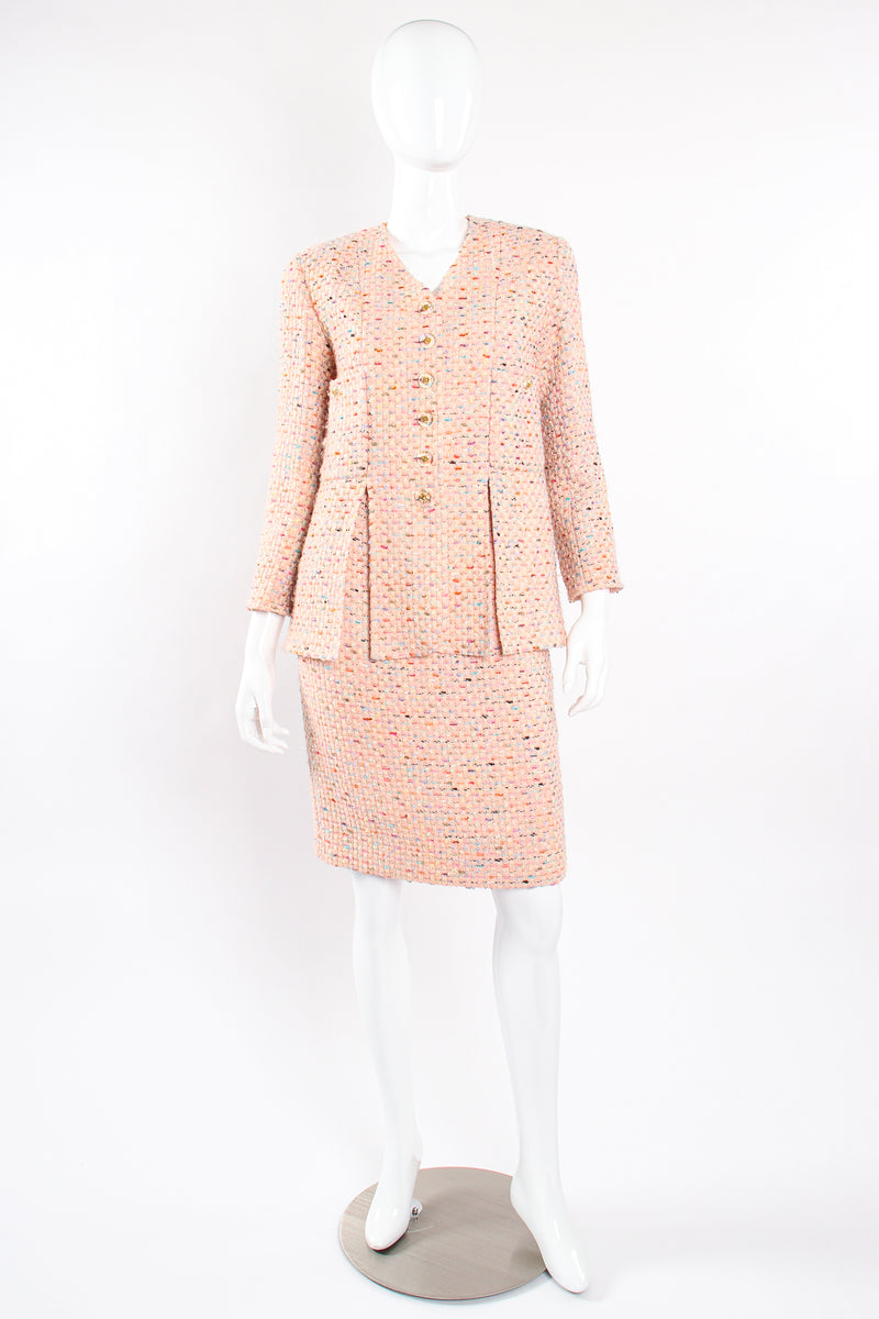 The secret of the Chanel tweed jacket