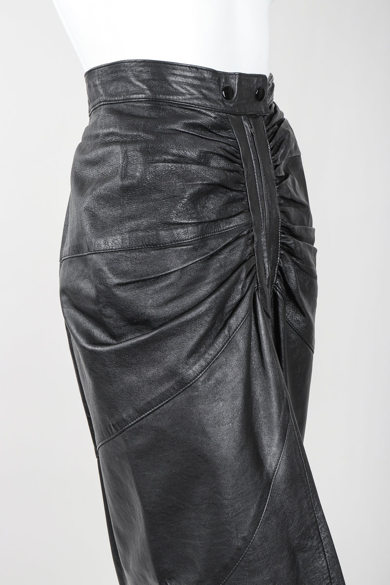  Recess Vintage Dero Enterprises Black Leather Skirt Waist Detail On Mannequin