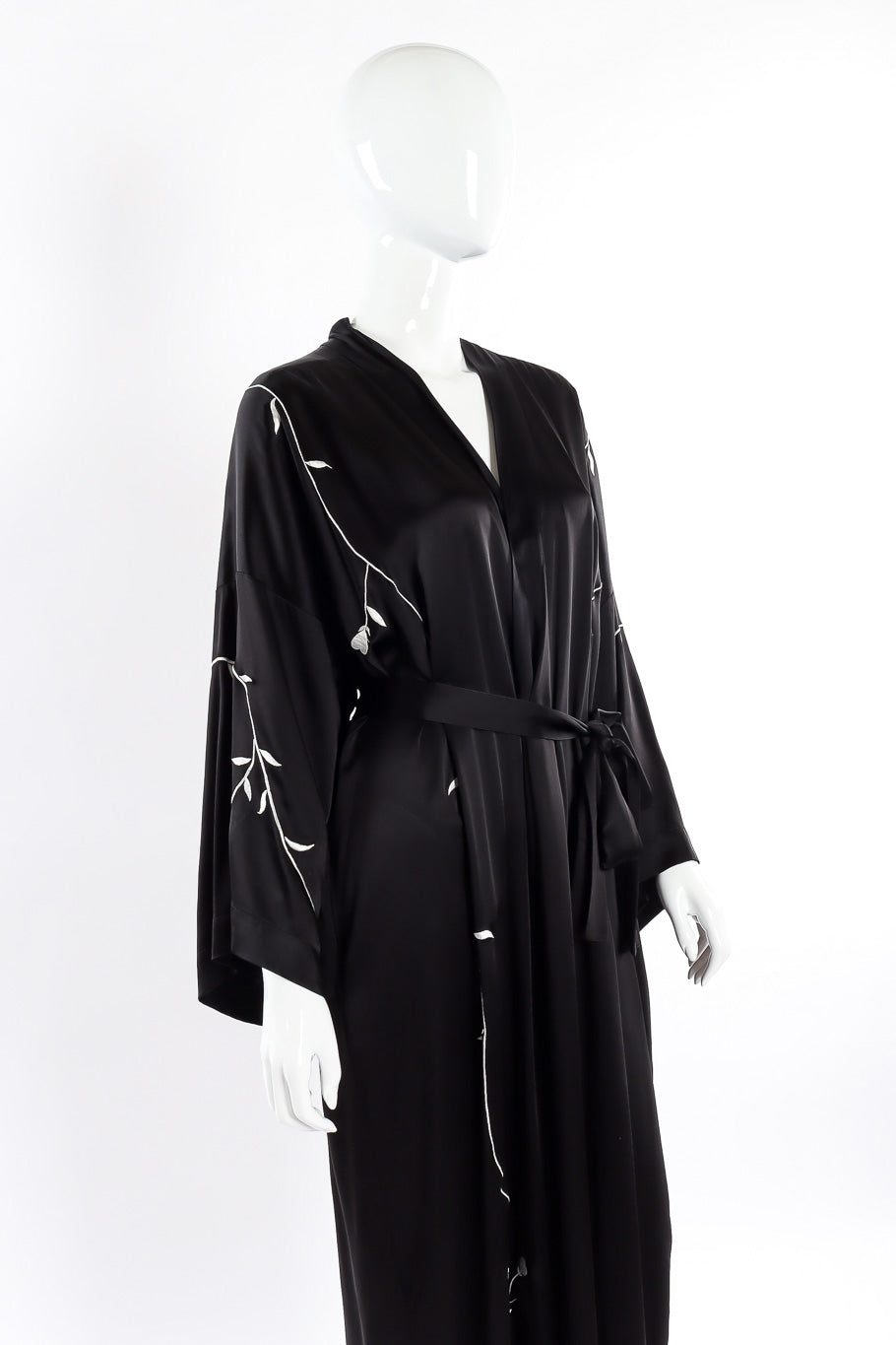 embroidered robe by Donna Karan Intimates mannequin side @recessla