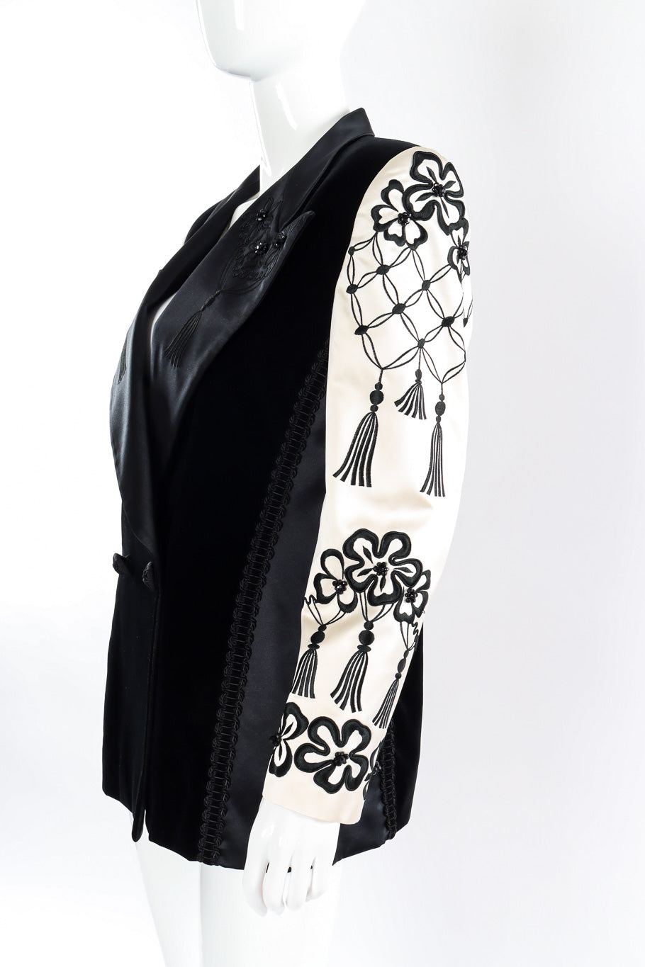 Embroidered longline blazer with contrast sleeves and wide silk lapel by Escada mannequin sleeve @recessla