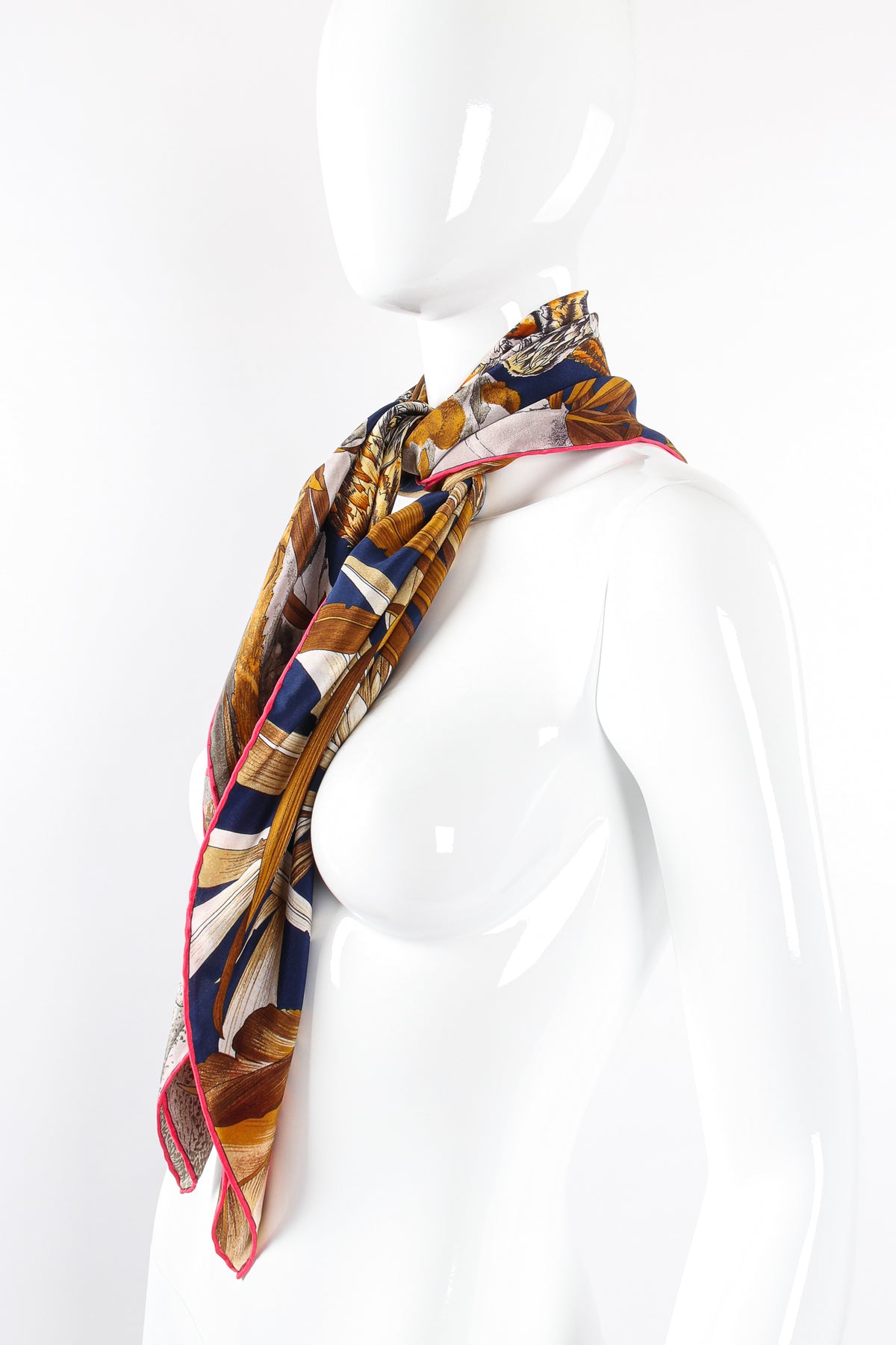 スカーフ FERRAGAMO SCARF (320795770198 BLABEICAM) Salvatore Ferragamo Scarf 100％ Silk 87cm×85.5cm Black tone