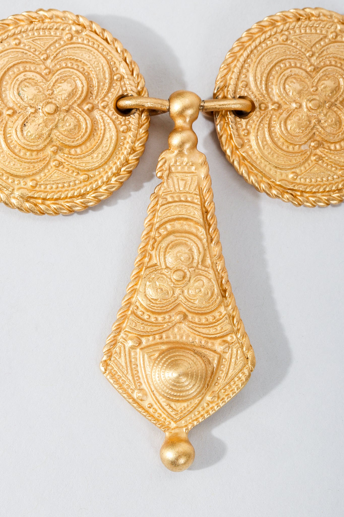 Vintage Genny Etruscan Matte Gold Pointed Collar Necklace Texture Detail
