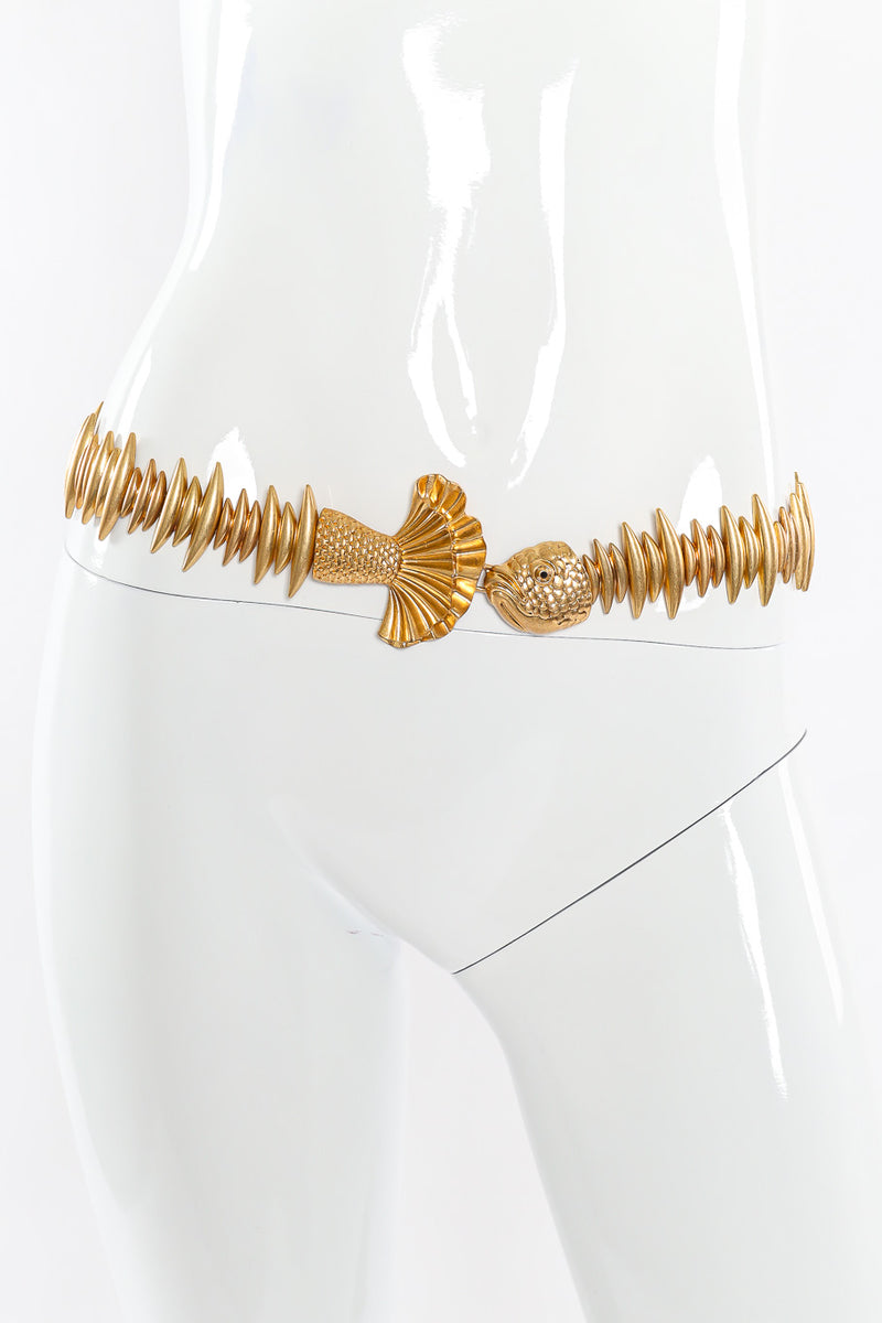 Gold metal fish spine vintage chain belt on mannequin @recessla