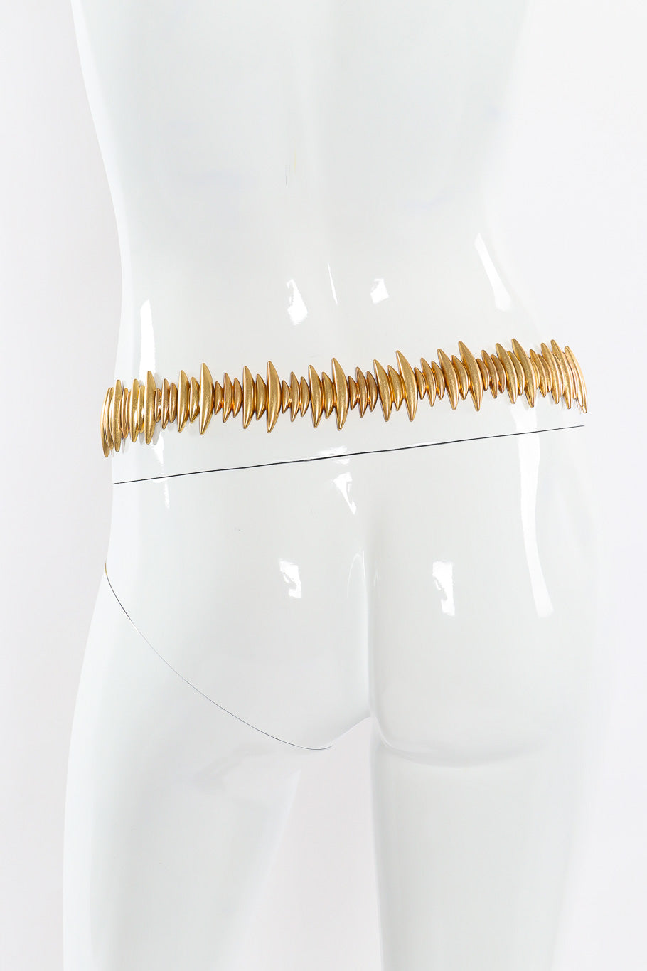 Gold metal fish spine vintage chain belt on mannequin back @recessla