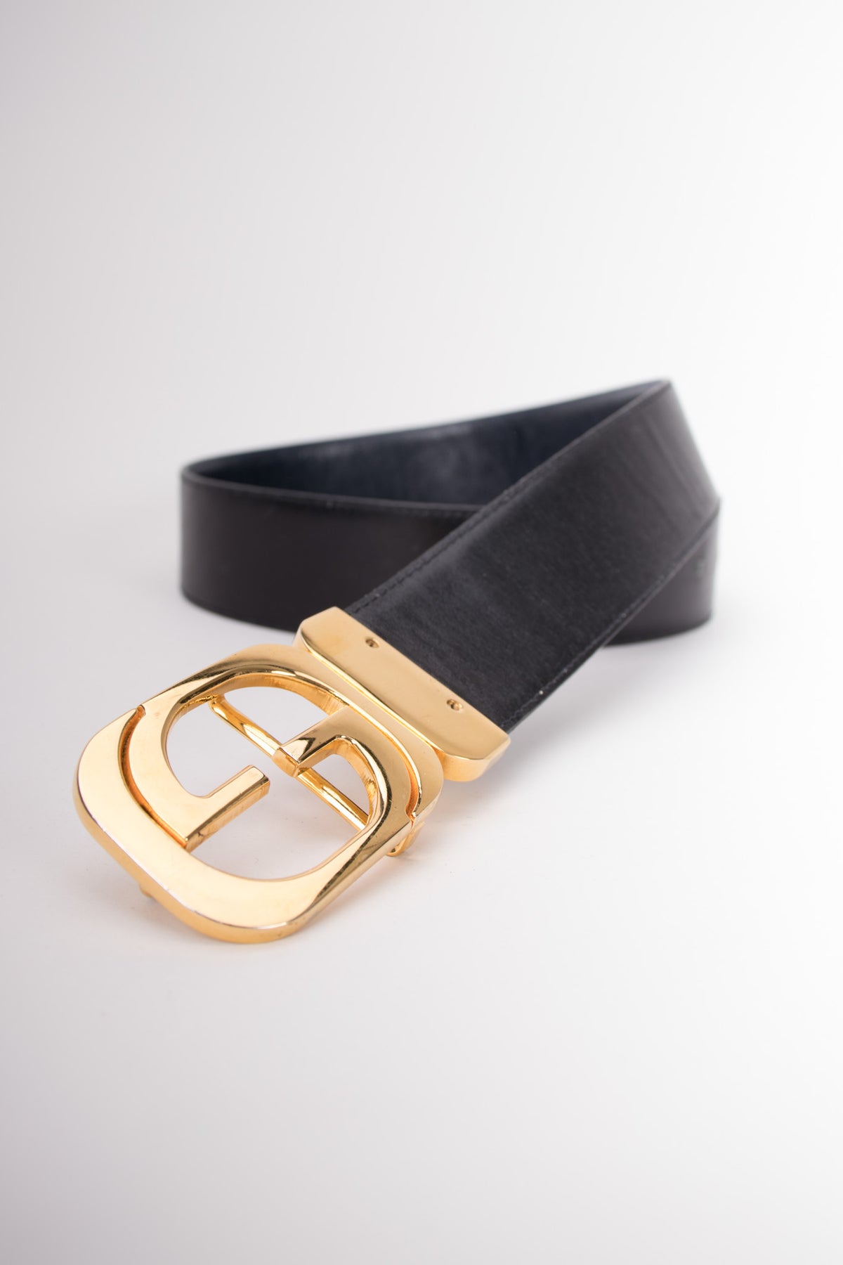 Gucci Vintage 1970\'s Reversable Leather Gold G Buckle Belt - Black/White/Gold Gucci Gucci Black Pebbled Calf Leather Reversible Gold 1973  main image 4