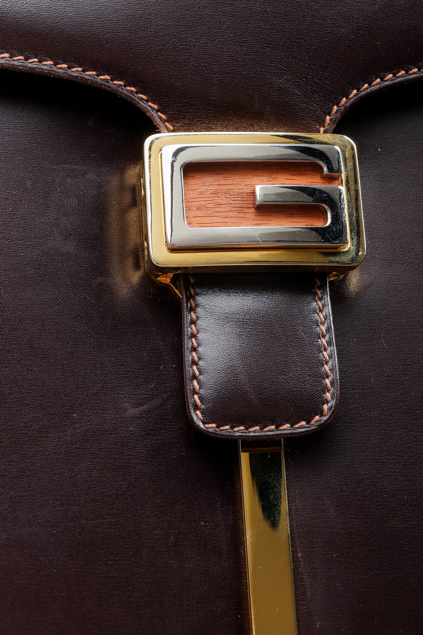 Vintage Gucci 70s Leather Logo G Clasp Satchel Handbag clasp detail