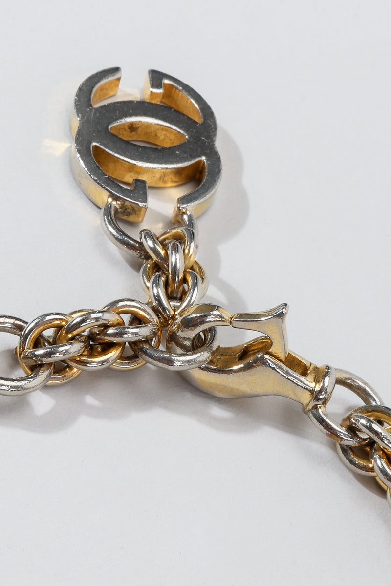 Vintage Gucci Interlocking GG Chain Belt II Clasp Detail at Recess
