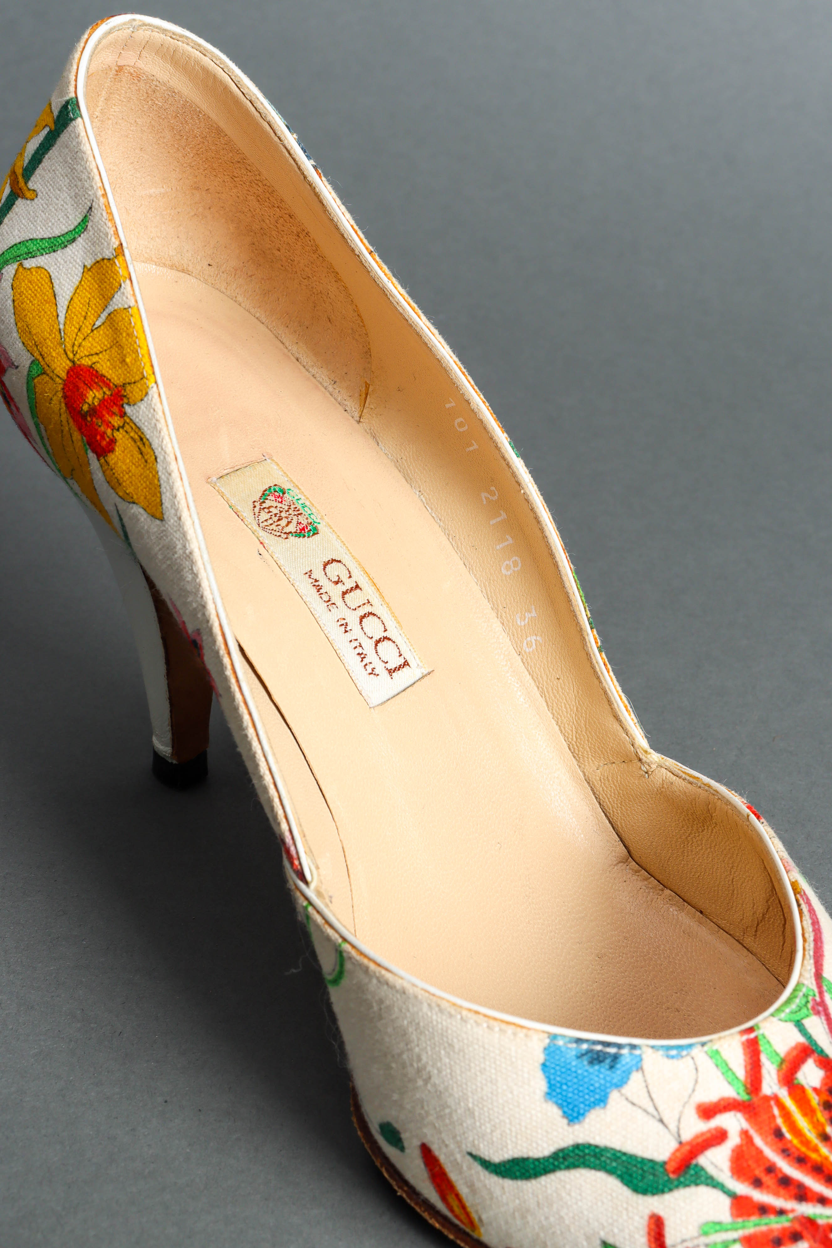 Vintage 1980 Gucci Botanical Floral White Heels logo/insole @ Recess LA