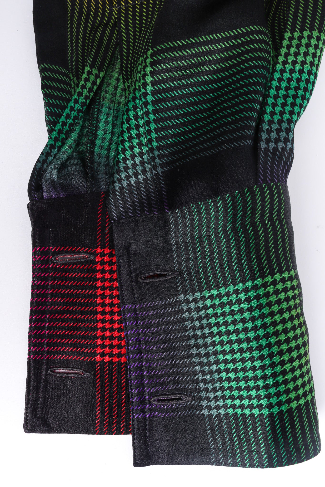 Houndstooth plaid silk blouse by Gucci close up of cuff @recessla