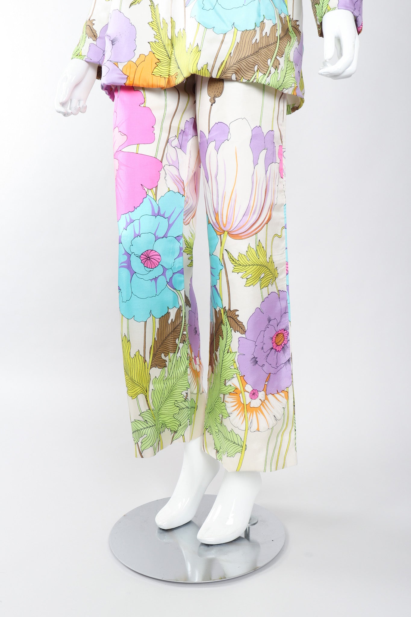 Recess Los Angeles Vintage B.H. Wragge I.Magnin Floral Print Silk Pajama Jacket & Pant Suit Set